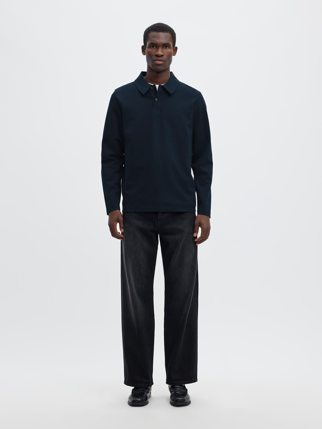 model_shot-front_full